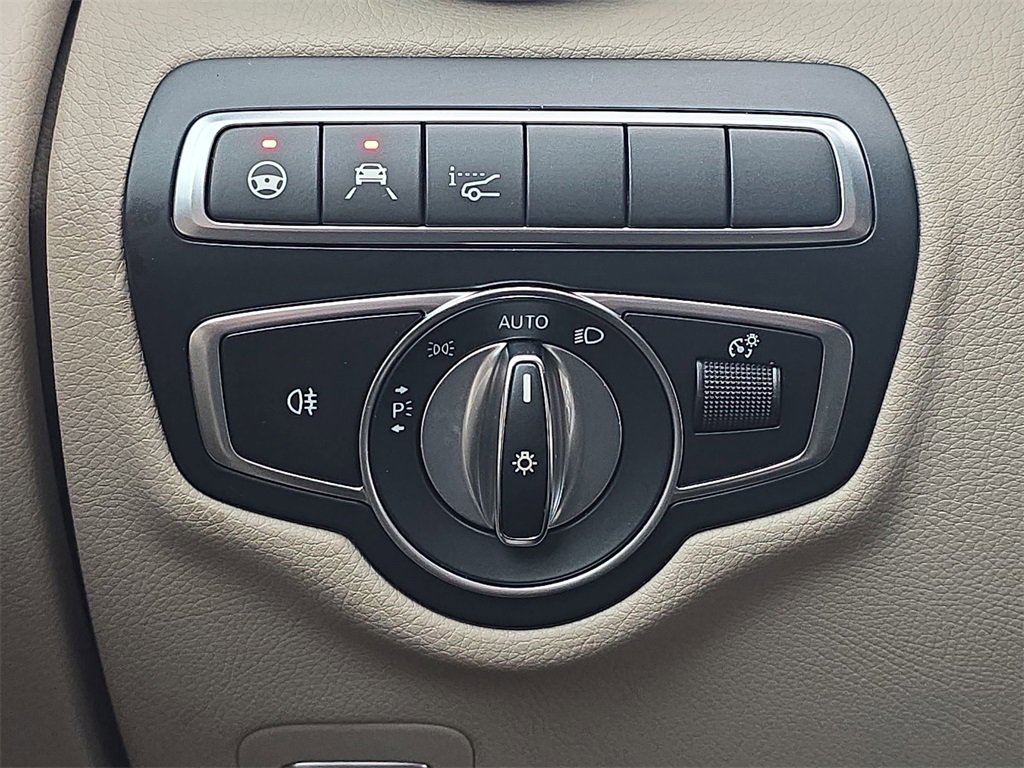 Used 2019 Mercedes-Benz GLC 300 4MATIC image 31