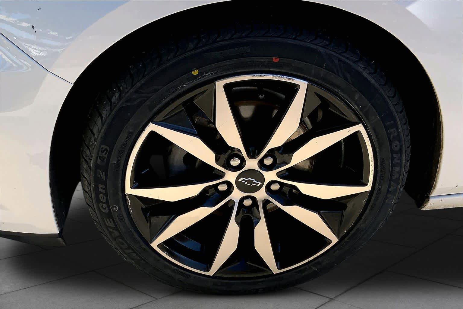 Used 2024 Chevrolet Malibu RS FWD image 11