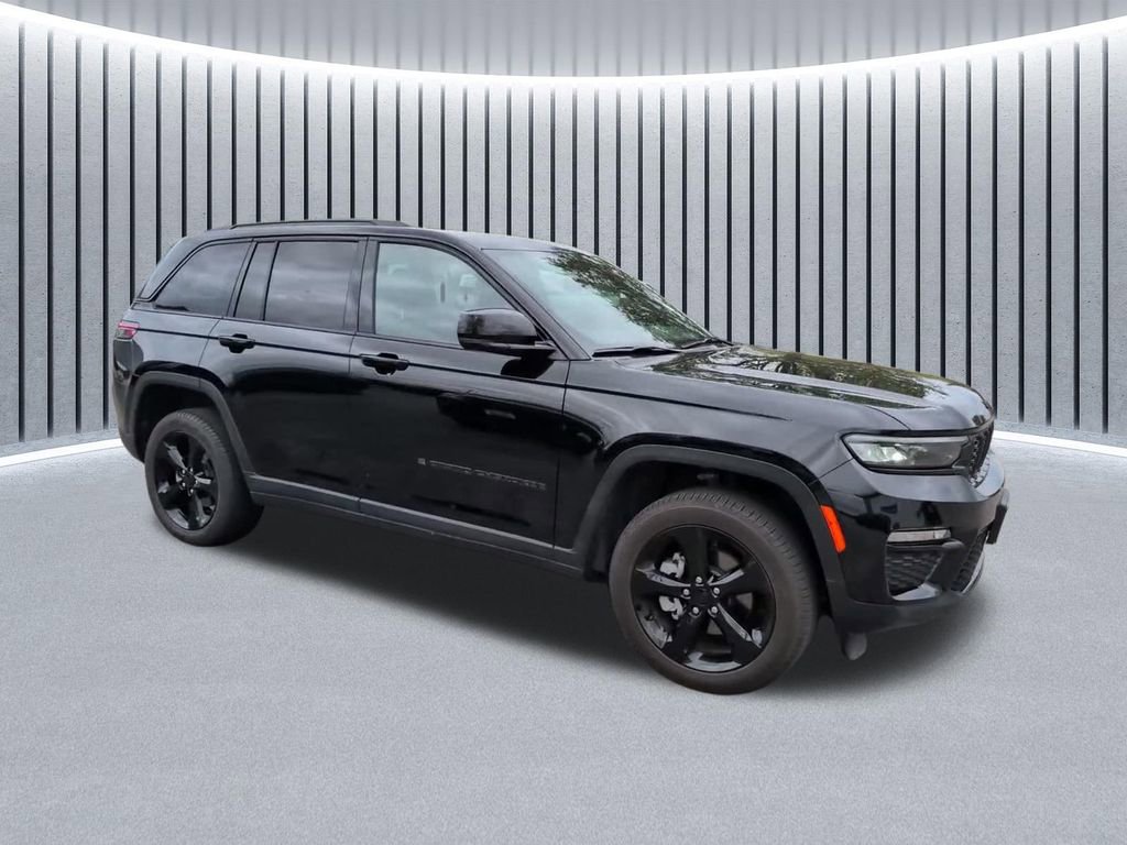 Used 2025 Jeep Grand Cherokee Limited w/ Black Appearance Package AWD/4WD image 2