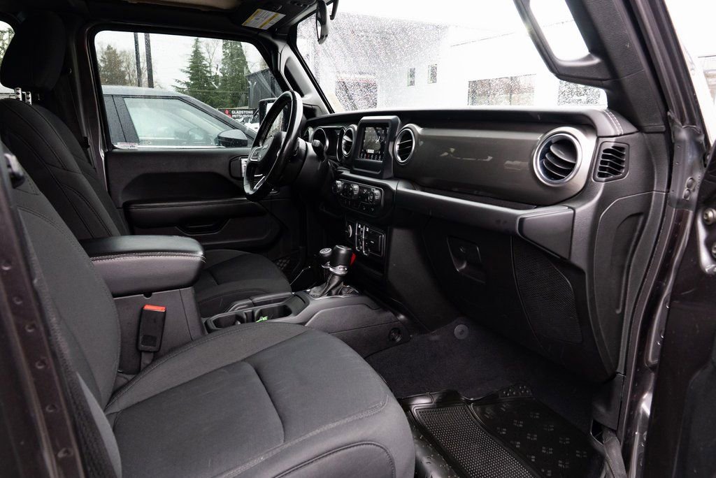 Used 2020 Jeep Wrangler Unlimited Sahara image 25