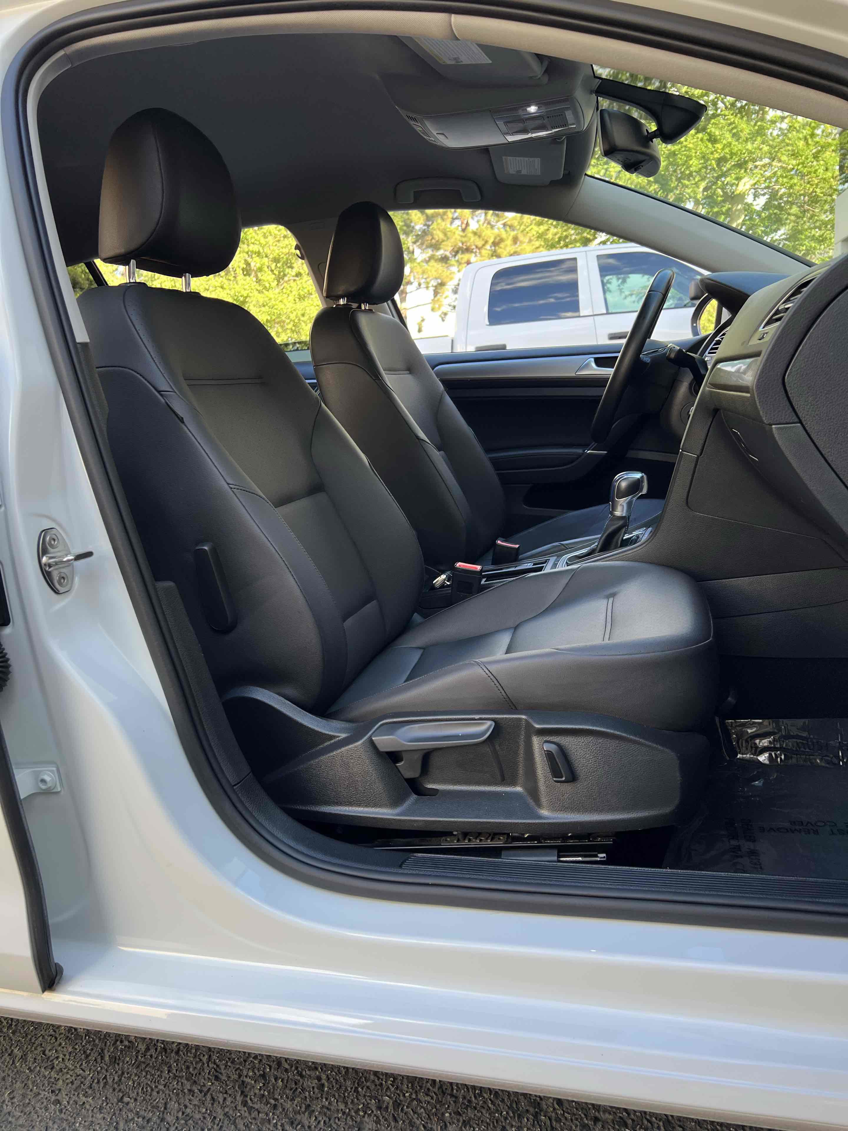 Used 2015 Volkswagen e-Golf SEL Premium FWD image 57