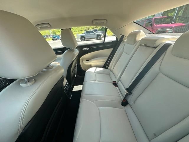 Used 2020 Chrysler 300 Touring L w/ Quick Order Package 2EF RWD image 34