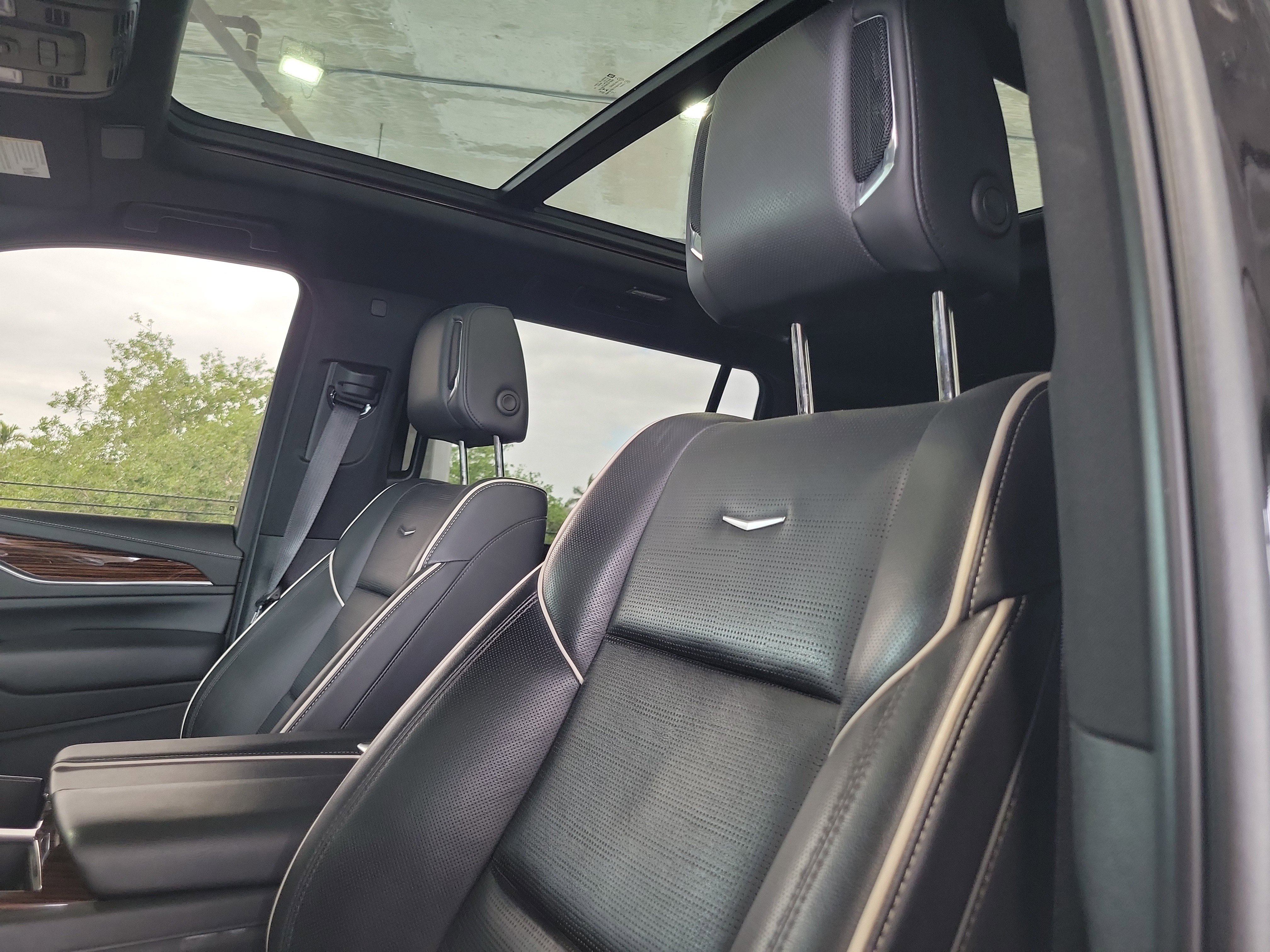 Used 2022 Cadillac Escalade ESV Premium Luxury w/ Performance Package AWD/4WD image 19