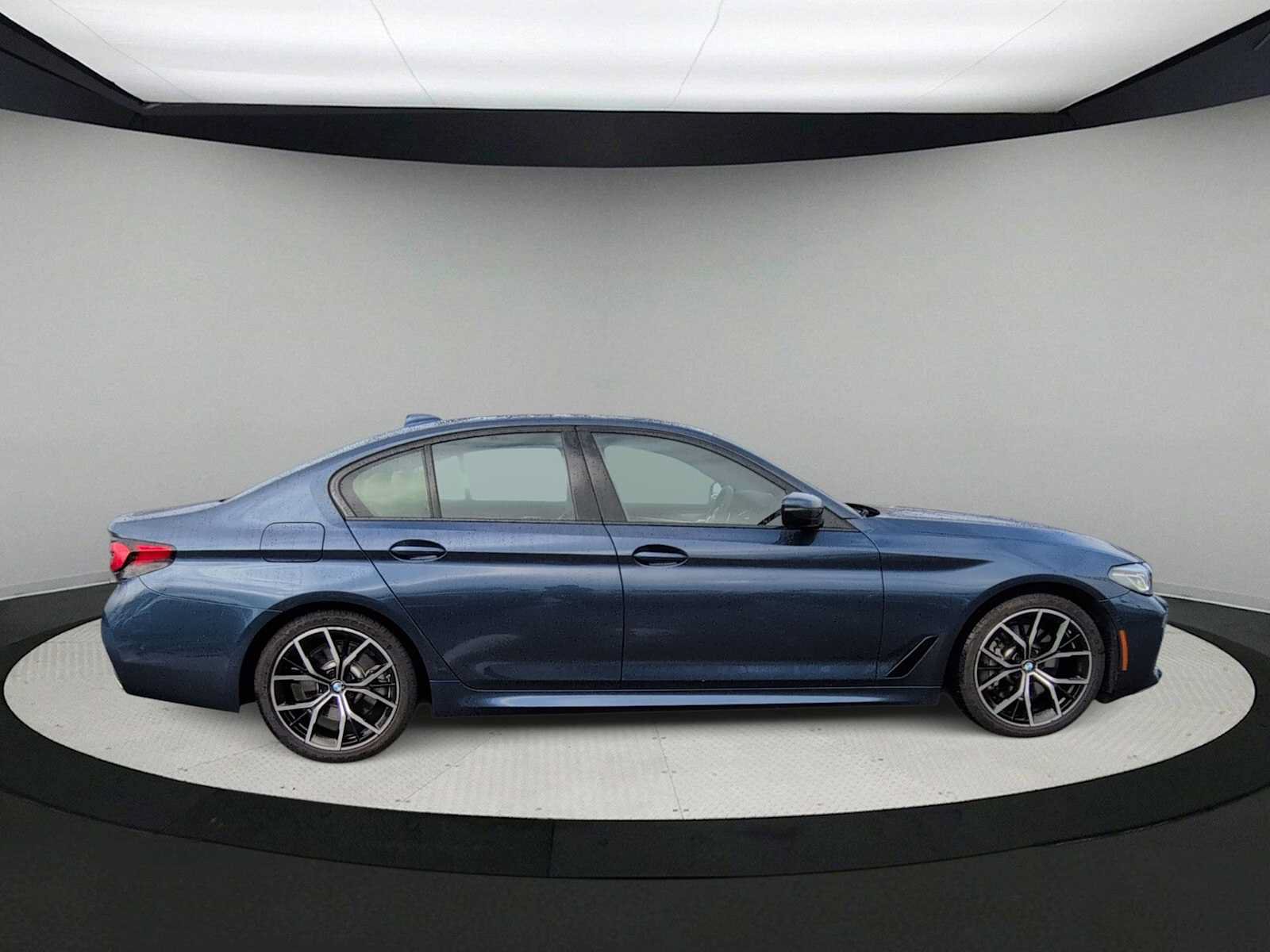 Used 2022 BMW 530i xDrive w/ M Sport Package AWD/4WD image 9