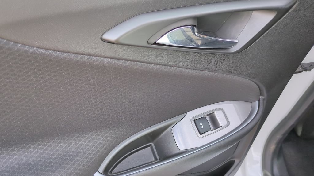 Used 2024 Chevrolet Malibu LT image 14