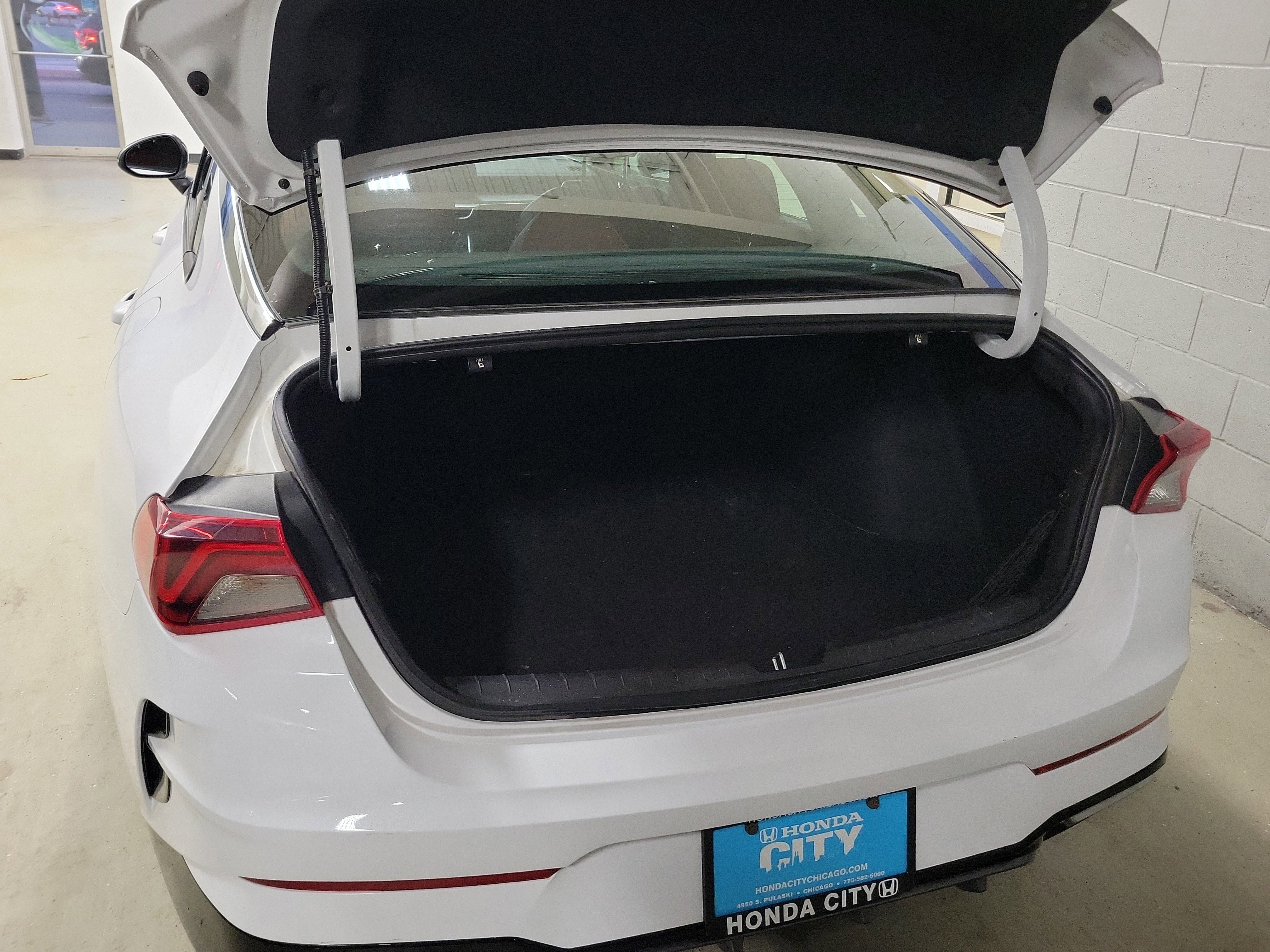 Used 2024 Kia K5 GT-Line w/ GT-Line Premium Package image 9