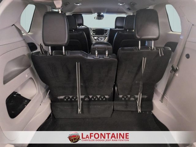 Used 2023 Chrysler Pacifica Touring-L FWD image 27