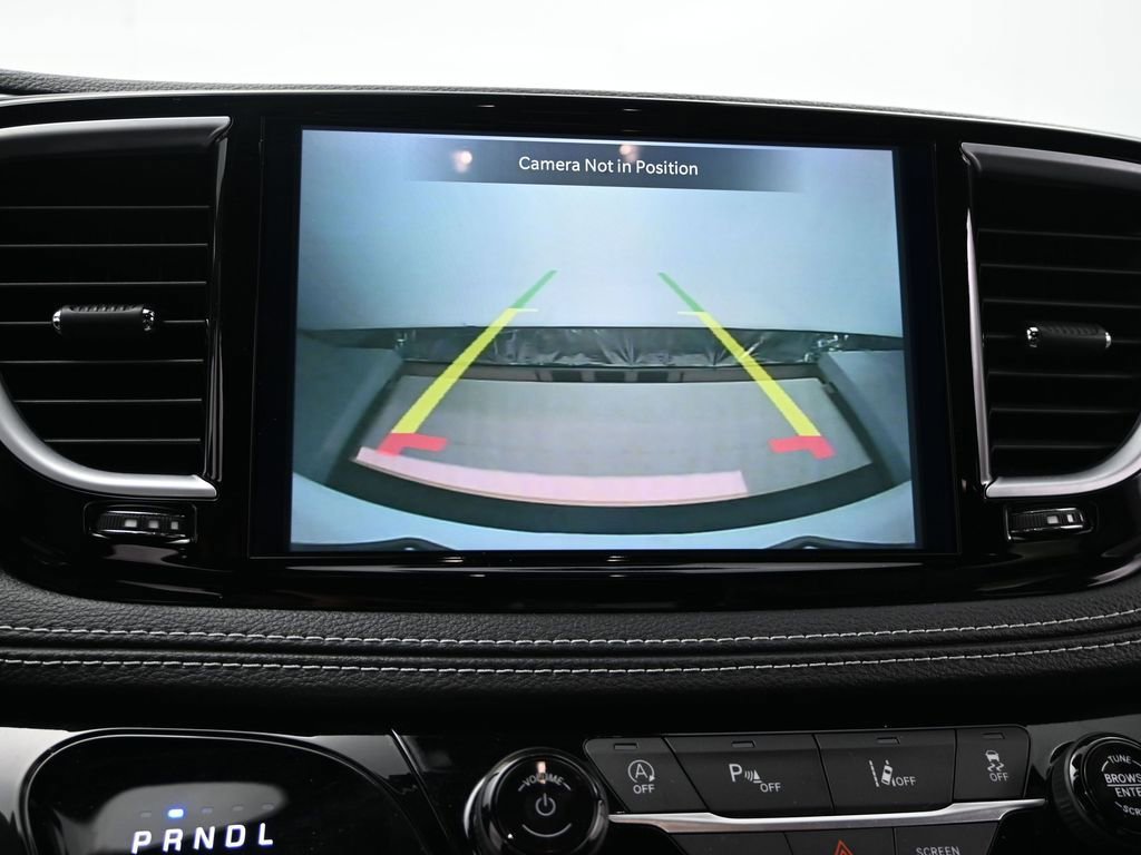 Used 2025 Chrysler Pacifica Limited image 19