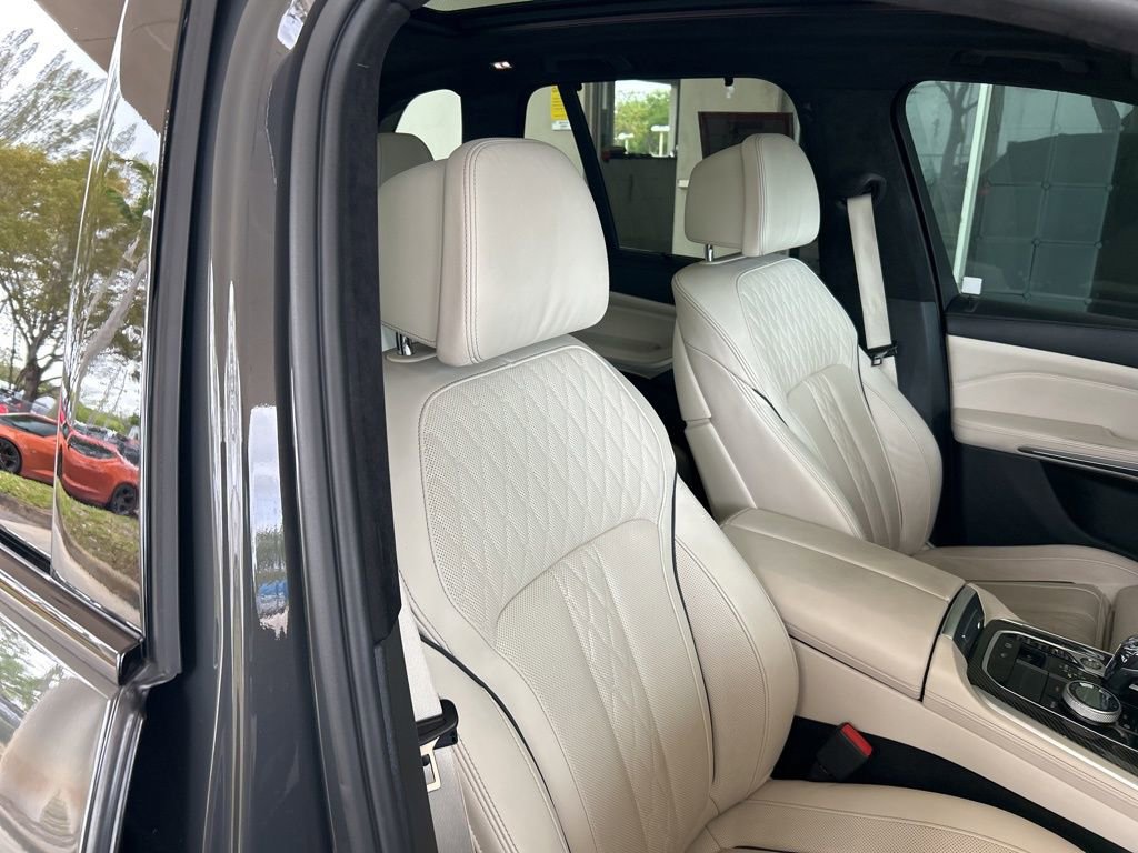 Used 2021 BMW X5 M50i w/ Executive Package image 25