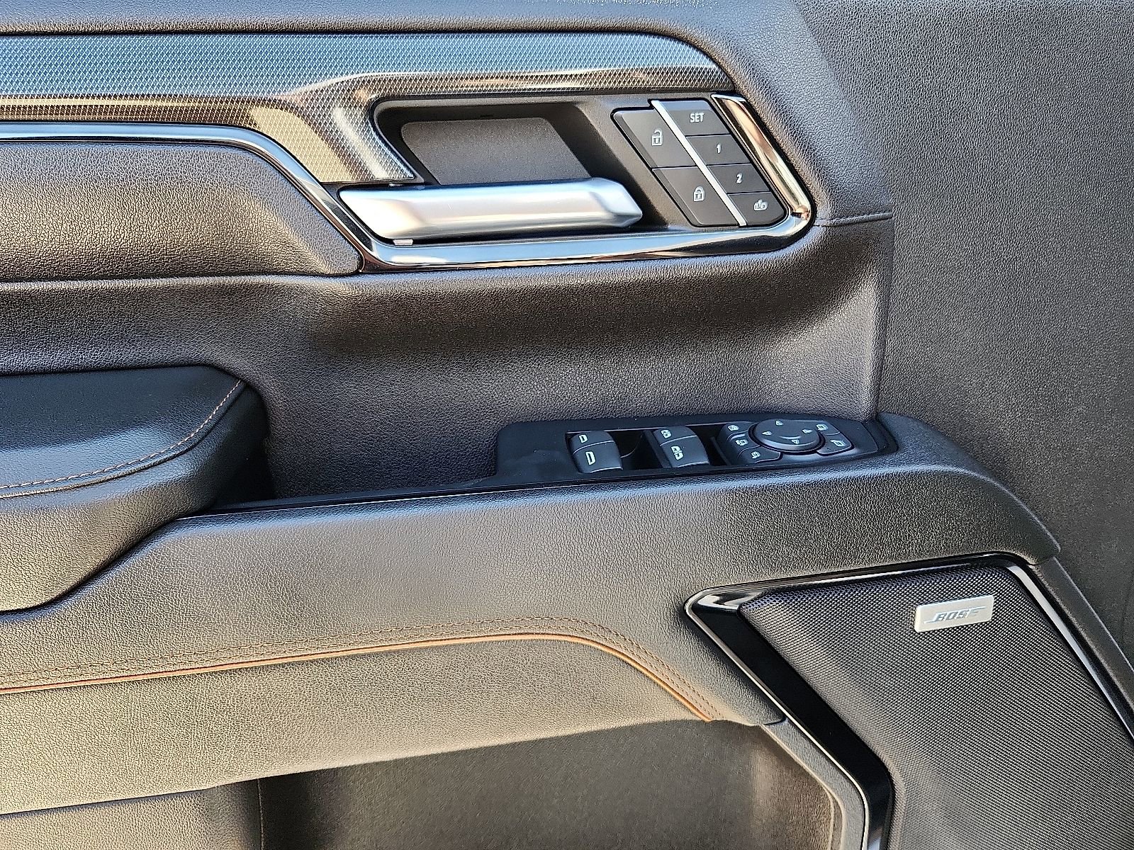 Used 2024 GMC Sierra 2500 AT4 w/ AT4 Preferred Package image 12