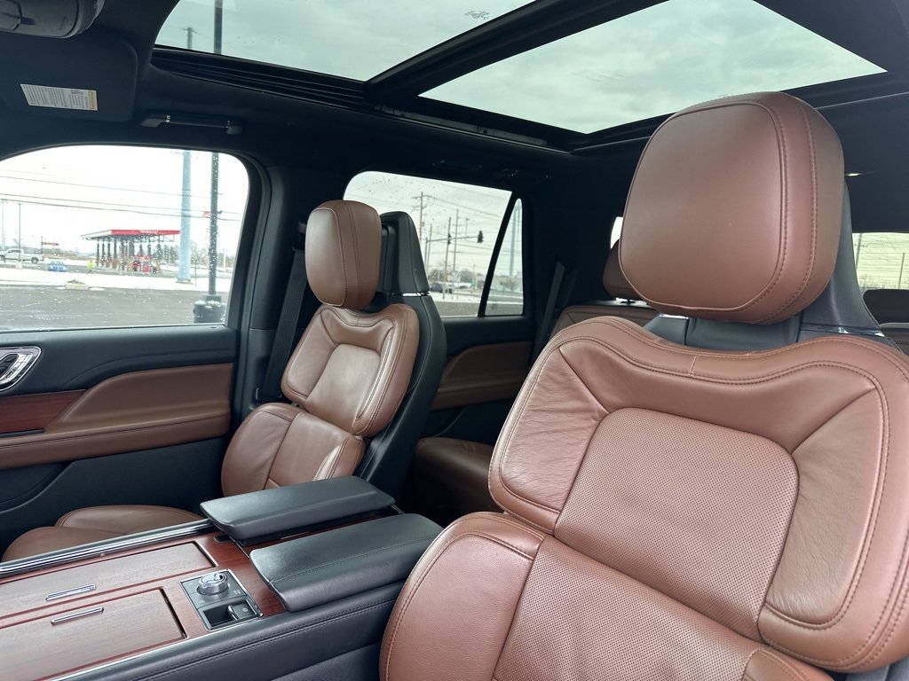 Used 2022 Lincoln Navigator Reserve image 16