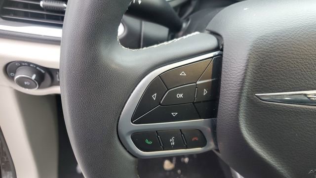 Certified 2024 Chrysler Pacifica Touring-L image 10