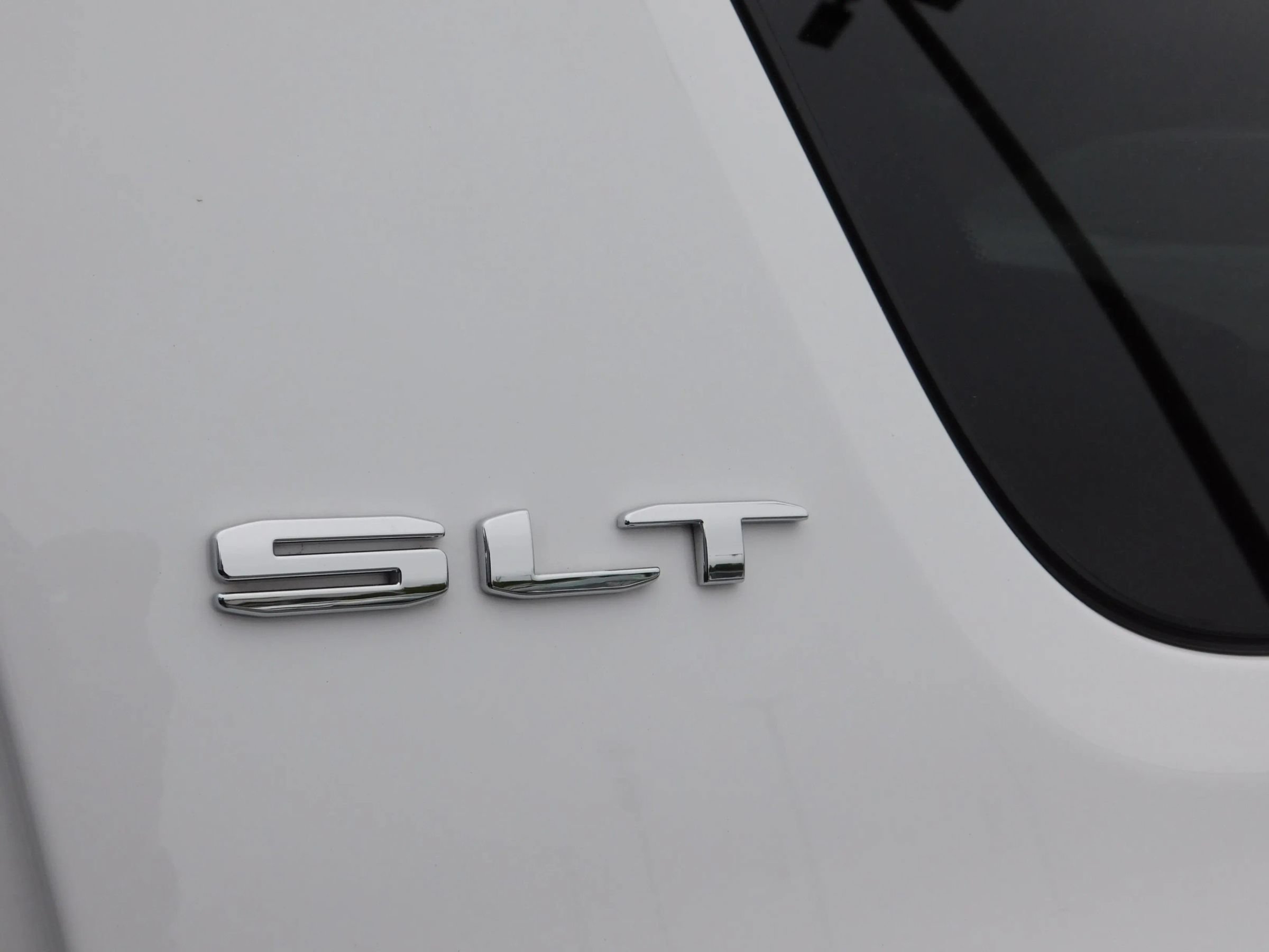 Used 2023 GMC Acadia SLT FWD image 10
