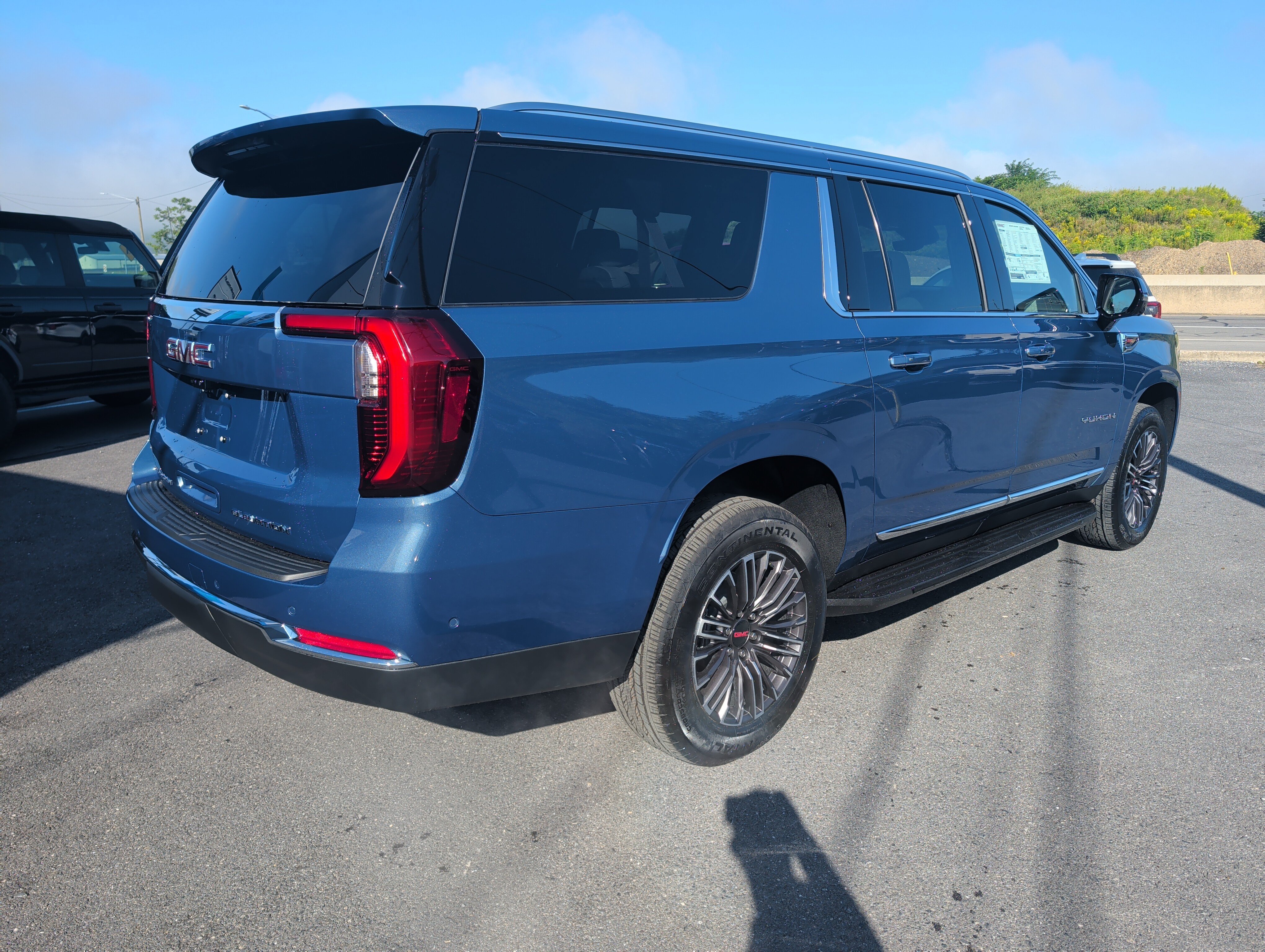 New 2026 GMC Yukon XL Elevation w/ Elevation Premium Package AWD/4WD image 3