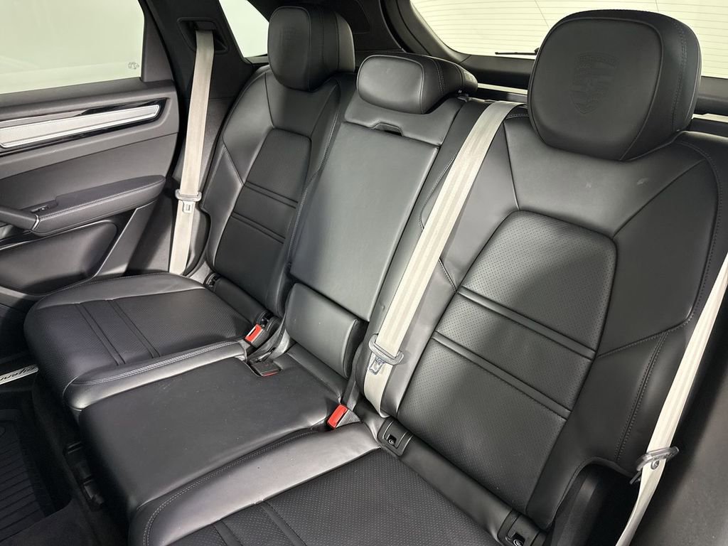 Certified 2023 Porsche Cayenne Platinum Edition image 22