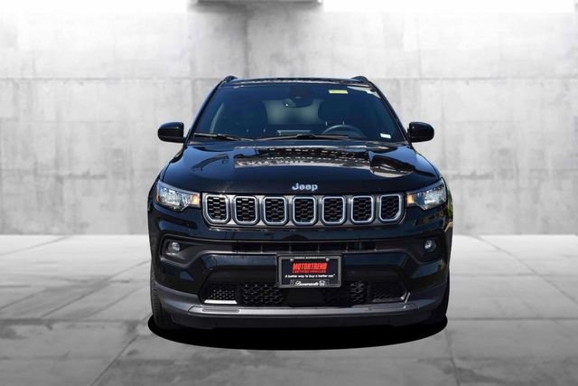 Used 2025 Jeep Compass Latitude w/ Sun & Sound Group AWD/4WD image 4