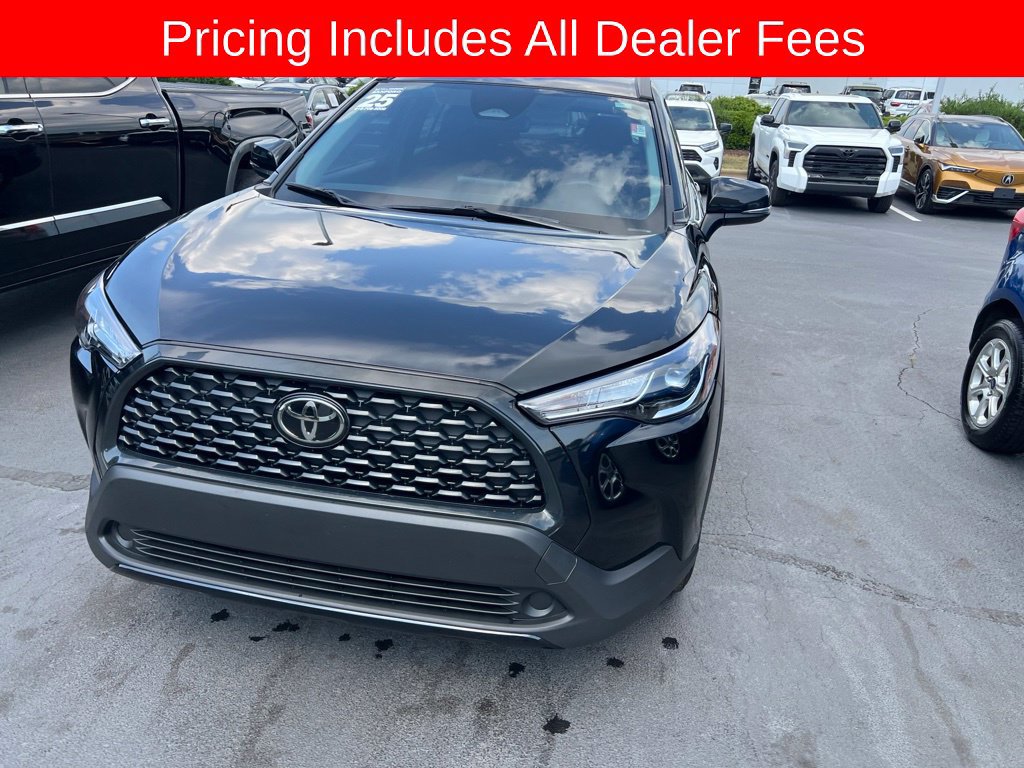 Used 2025 Toyota Corolla Cross LE FWD image 5