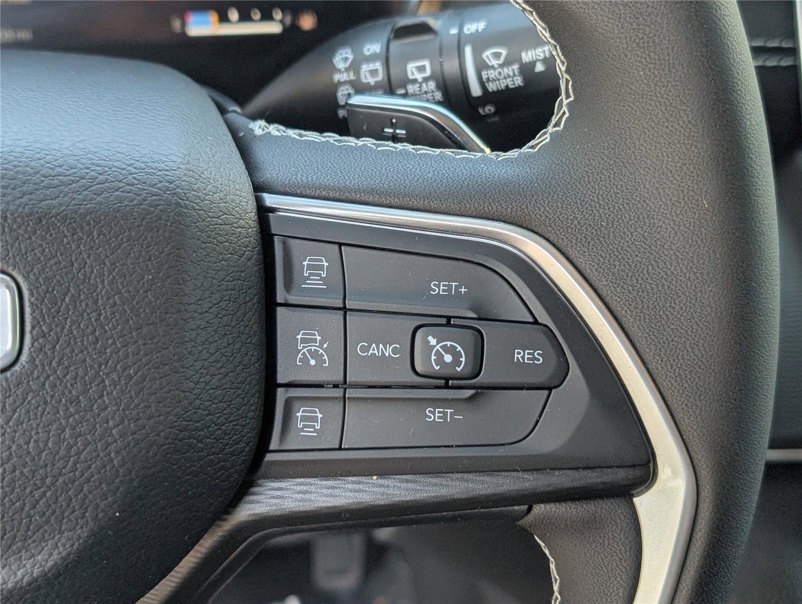 Used 2024 Jeep Grand Cherokee L Laredo AWD/4WD image 23