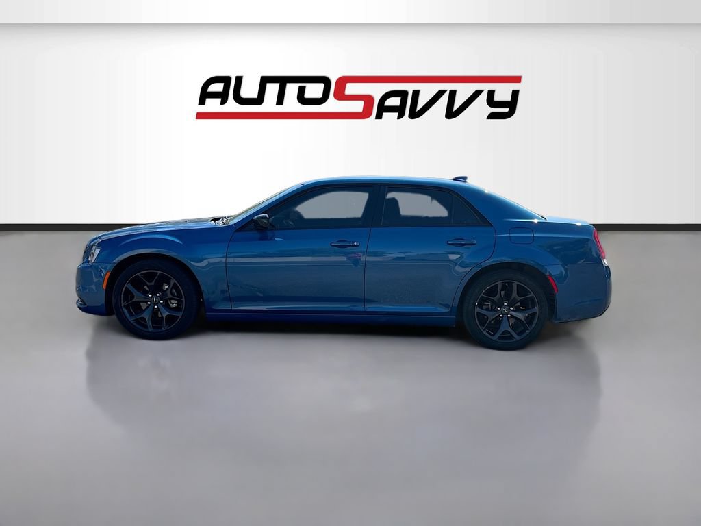Used 2023 Chrysler 300 Touring w/ Sport Appearance Package RWD image 4