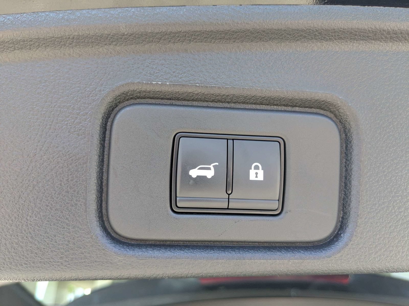 Used 2025 Nissan Pathfinder SV FWD image 14