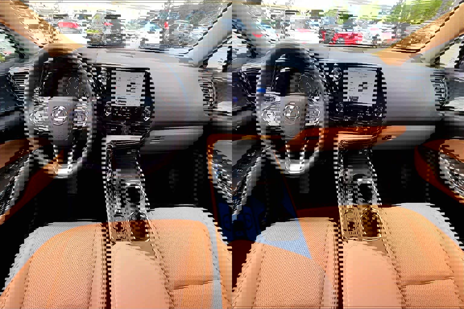 Used 2024 Lexus NX 250 FWD w/ Towing Package (2000 Lbs) image 13