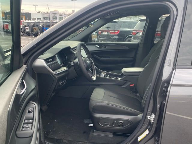 New 2025 Jeep Grand Cherokee L Laredo image 15