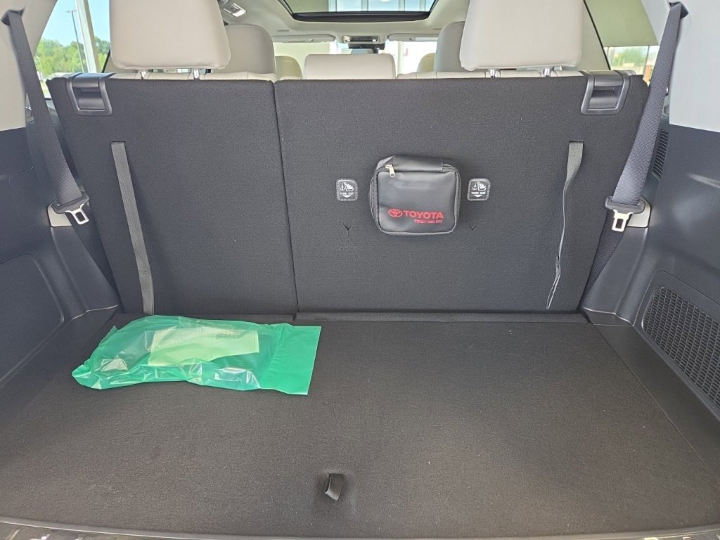 New 2025 Toyota Grand Highlander AWD image 16