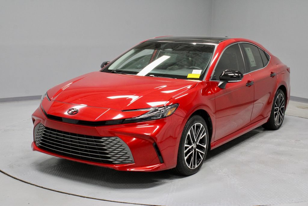 Used 2025 Toyota Camry XLE AWD/4WD image 8