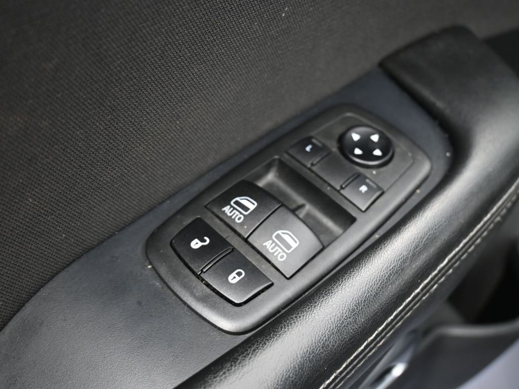 Used 2019 Dodge Challenger SXT image 27