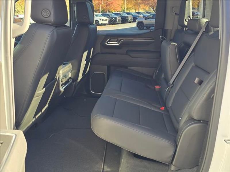 New 2026 GMC Sierra 1500 SLT image 5