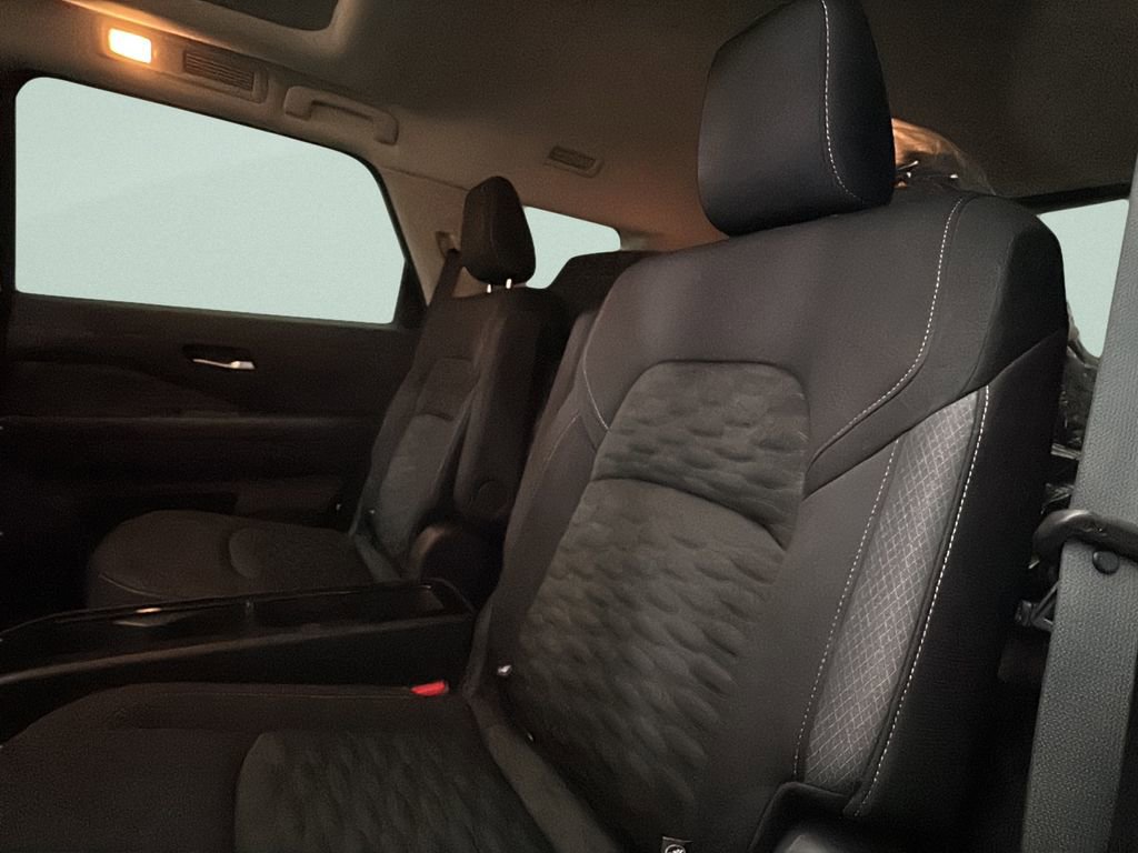 Used 2022 Nissan Pathfinder SV w/ SV Premium Package image 9
