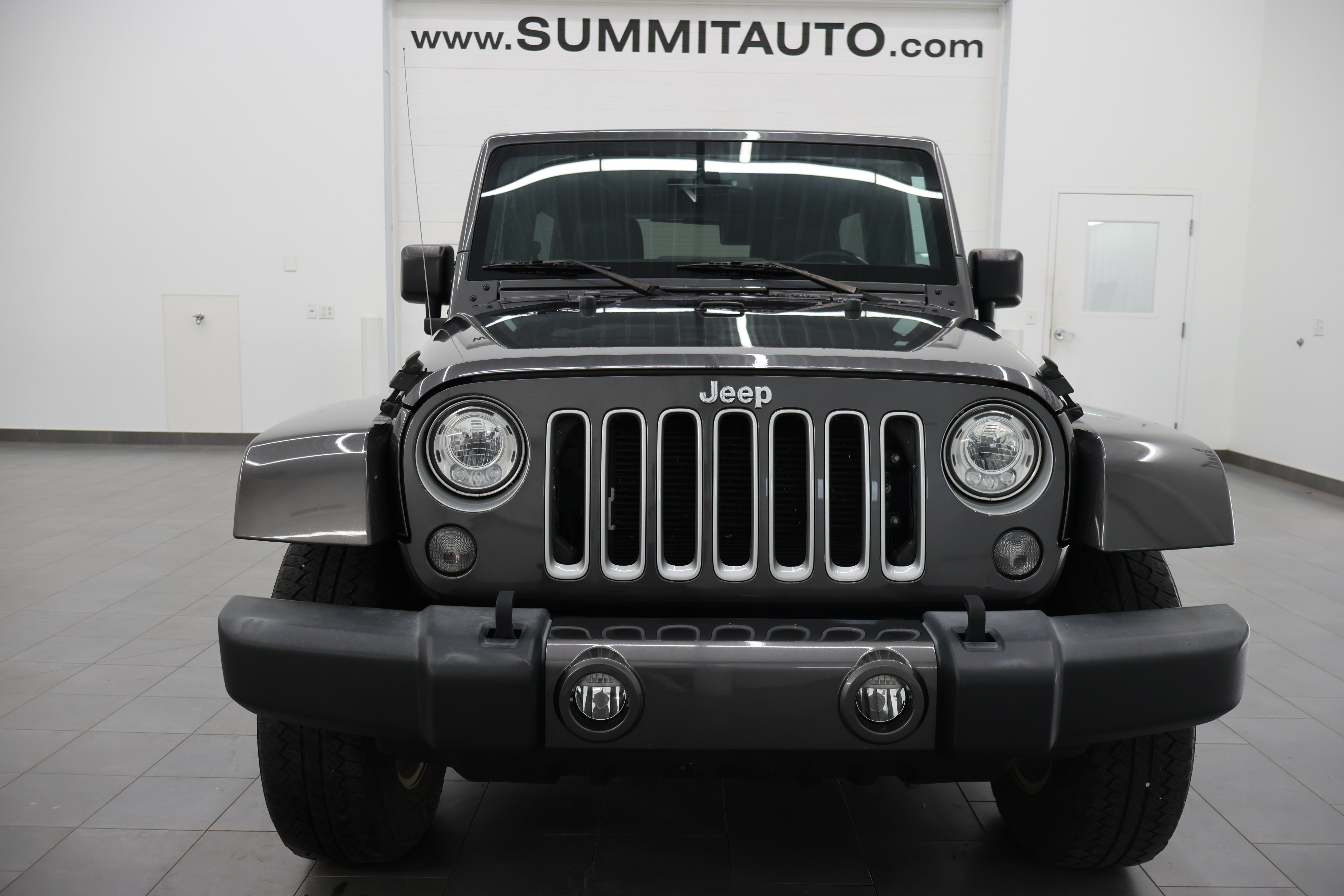 Used 2017 Jeep Wrangler Unlimited Sahara w/ Connectivity Group AWD/4WD image 17