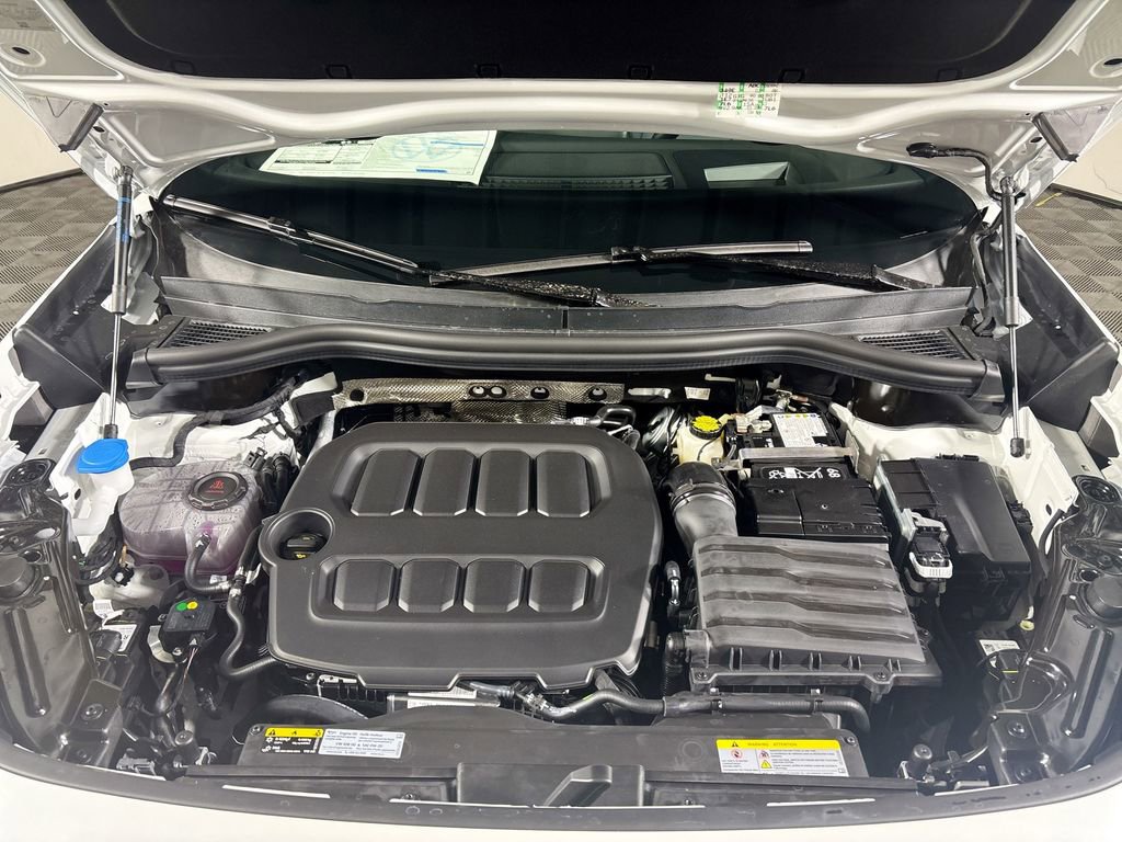New 2025 Volkswagen Tiguan SE R-Line image 22