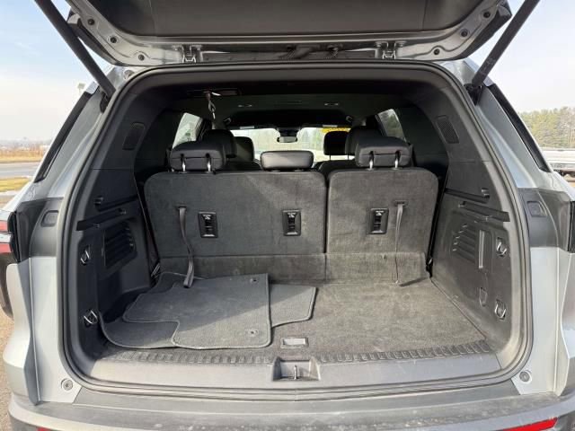 Used 2025 Chevrolet Traverse LT image 8