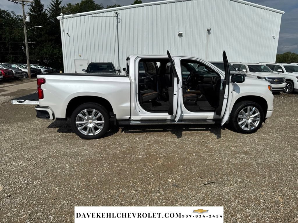 Used 2025 Chevrolet Silverado 1500 High Country w/ High Country Premium Package AWD/4WD image 36