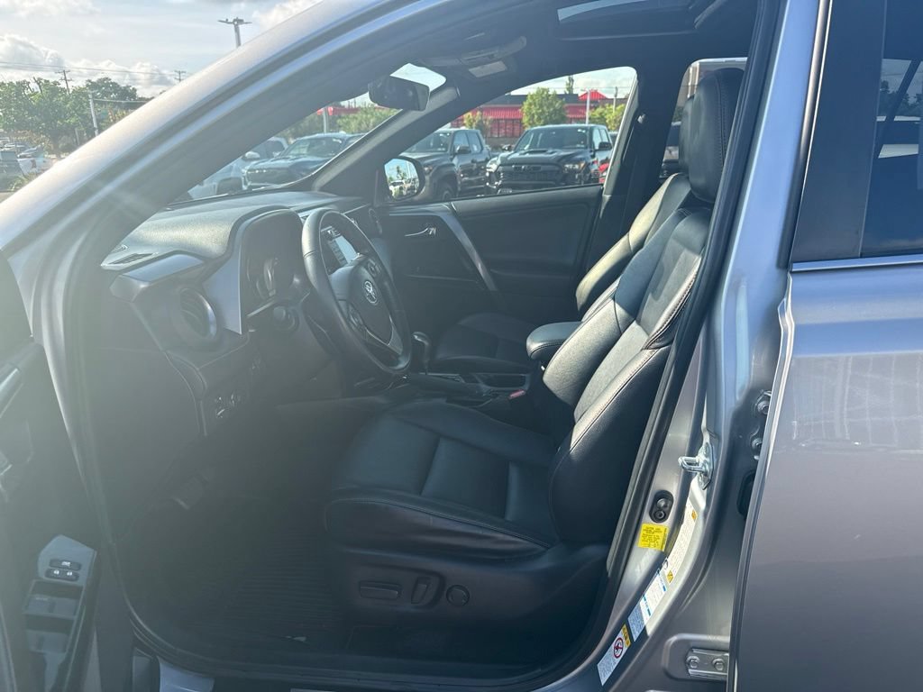 Used 2019 Chevrolet Traverse LT FWD image 9