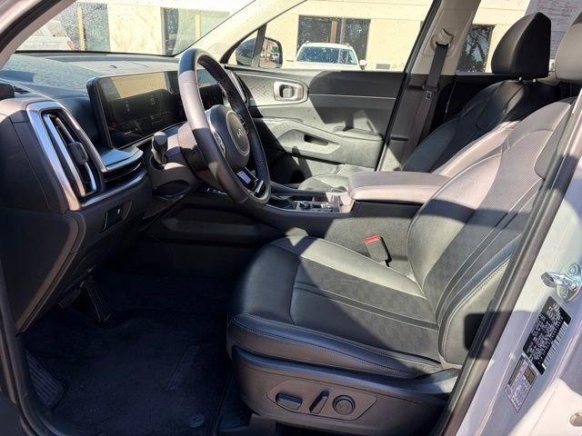 Used 2025 Kia Sorento S image 15