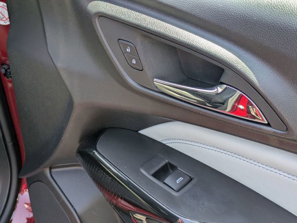 Used 2025 Chevrolet Trax LT w/ LT Convenience Package image 33