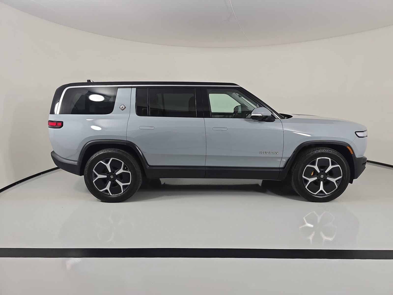 Used 2024 Rivian R1S Adventure Quad AWD/4WD image 6