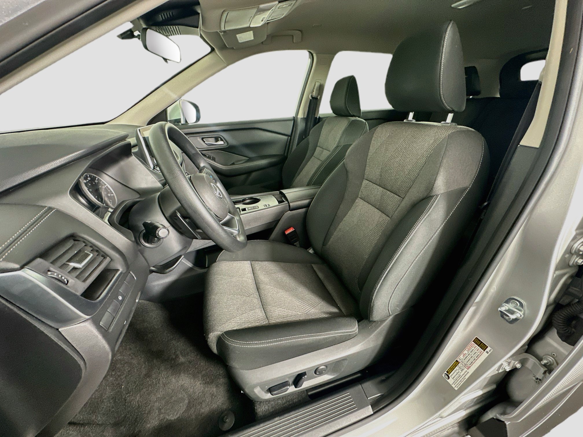 Used 2024 Nissan Rogue SV FWD image 13