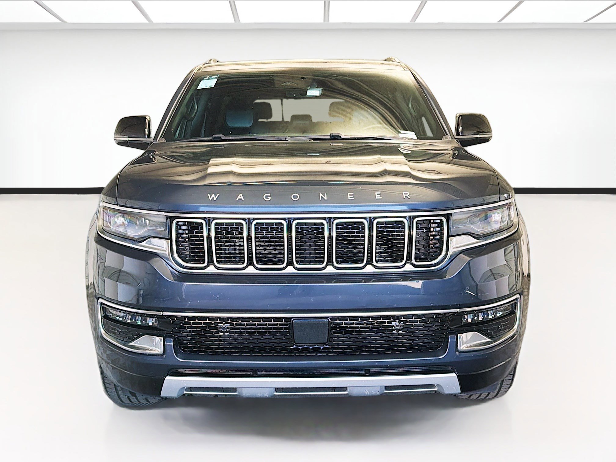 Used 2024 Jeep Wagoneer L Series II RWD image 2