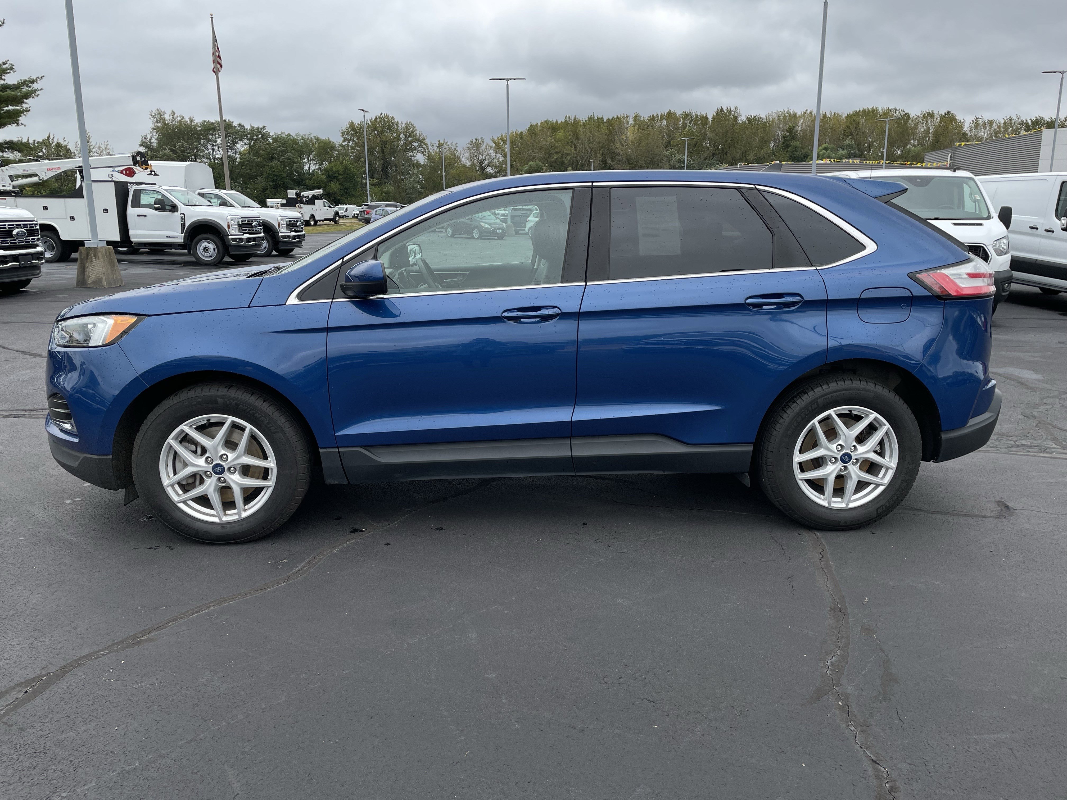 Used 2022 Ford Edge SEL w/ Class II Trailer Tow Package image 2
