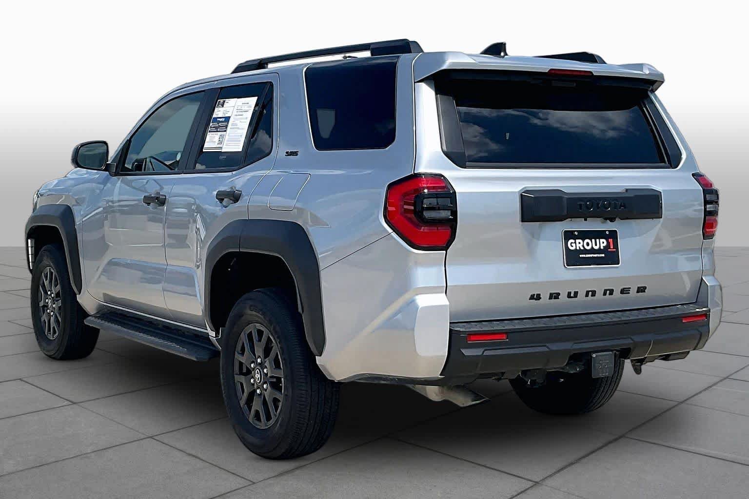 Used 2025 Toyota 4Runner SR5 AWD/4WD image 12