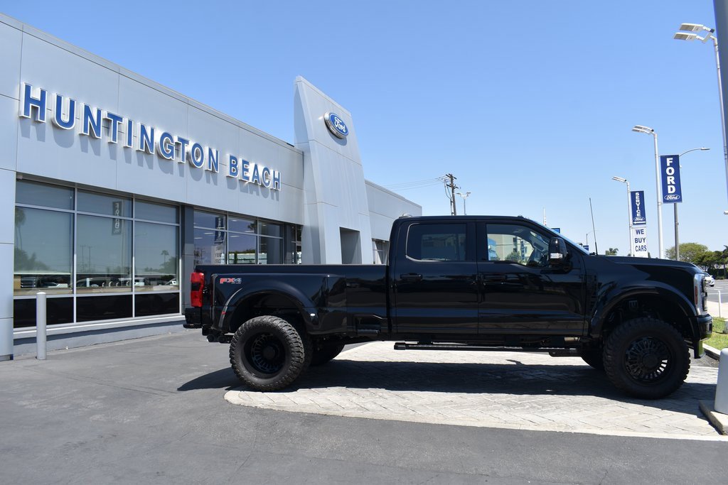 Used 2025 Ford F450 Lariat w/ FX4 Off-Road Package image 3