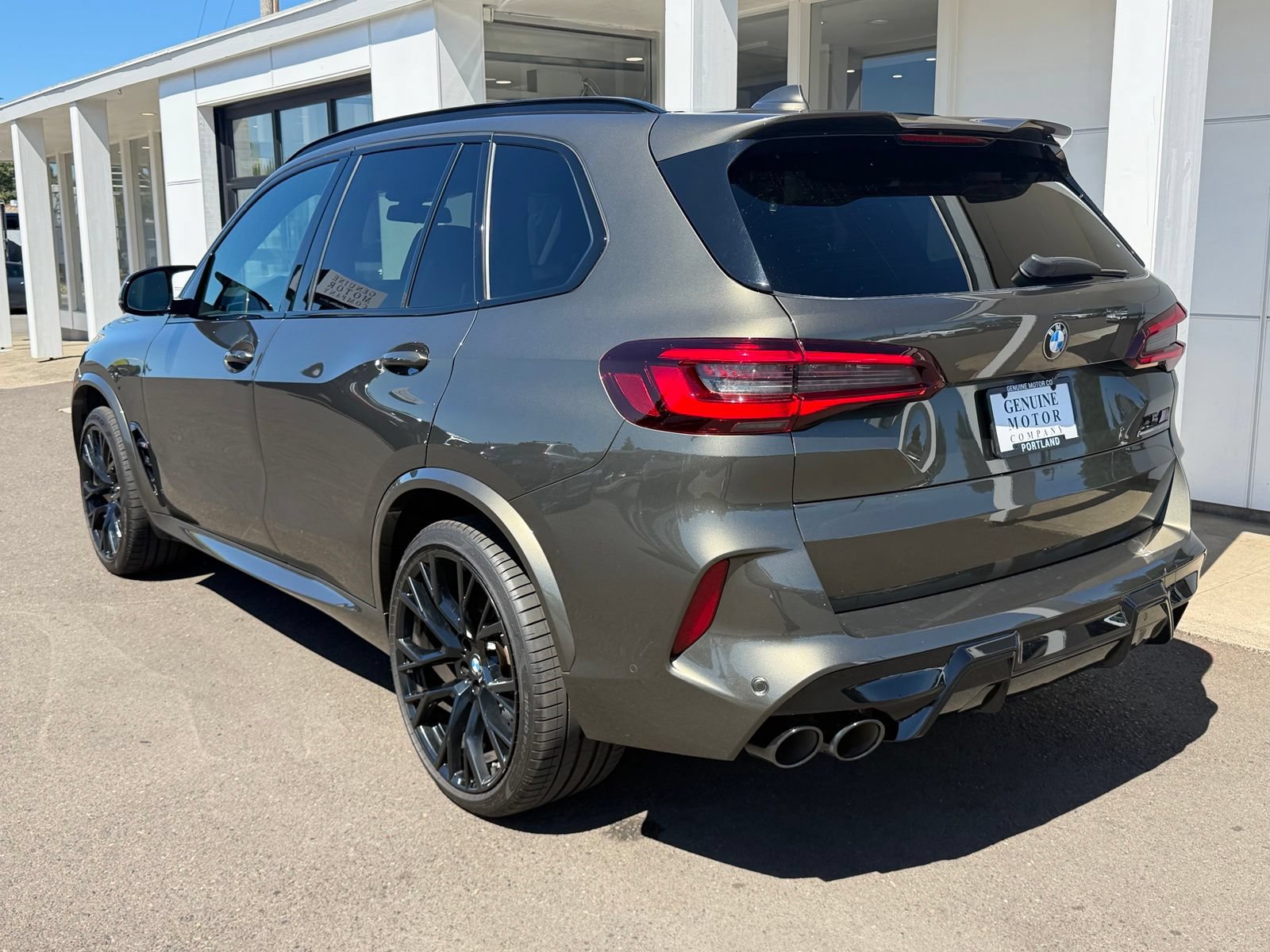 Used 2022 BMW X5 M w/ Competition Package 2 AWD/4WD image 3