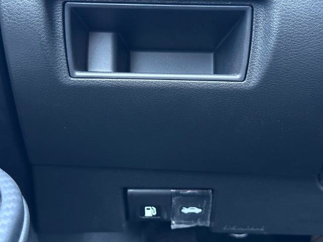 New 2025 Nissan Versa SR w/ Trunk Package FWD image 24