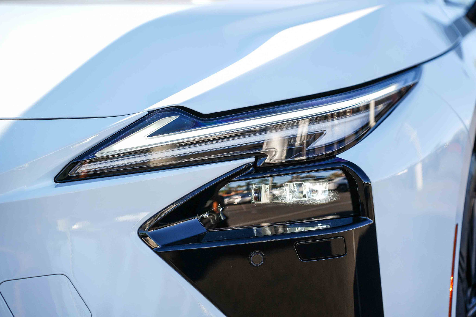 New 2026 Lexus ES 350e w/ Convenience Package FWD image 4