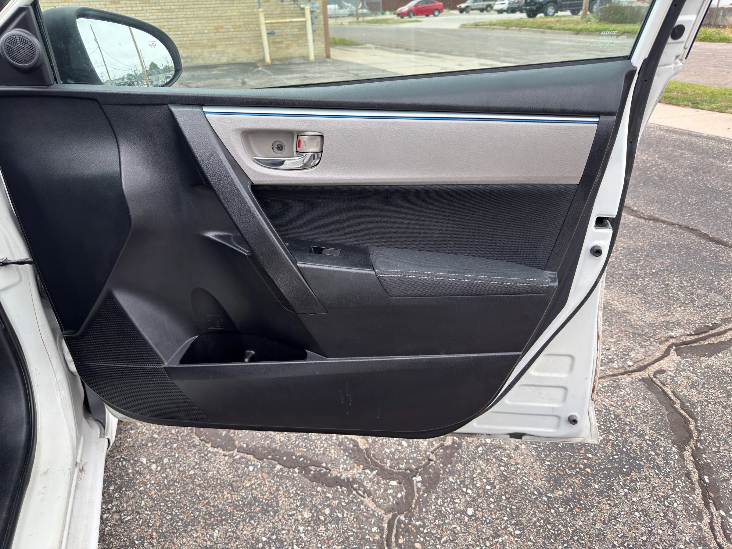 Used 2016 Toyota Corolla LE FWD image 26