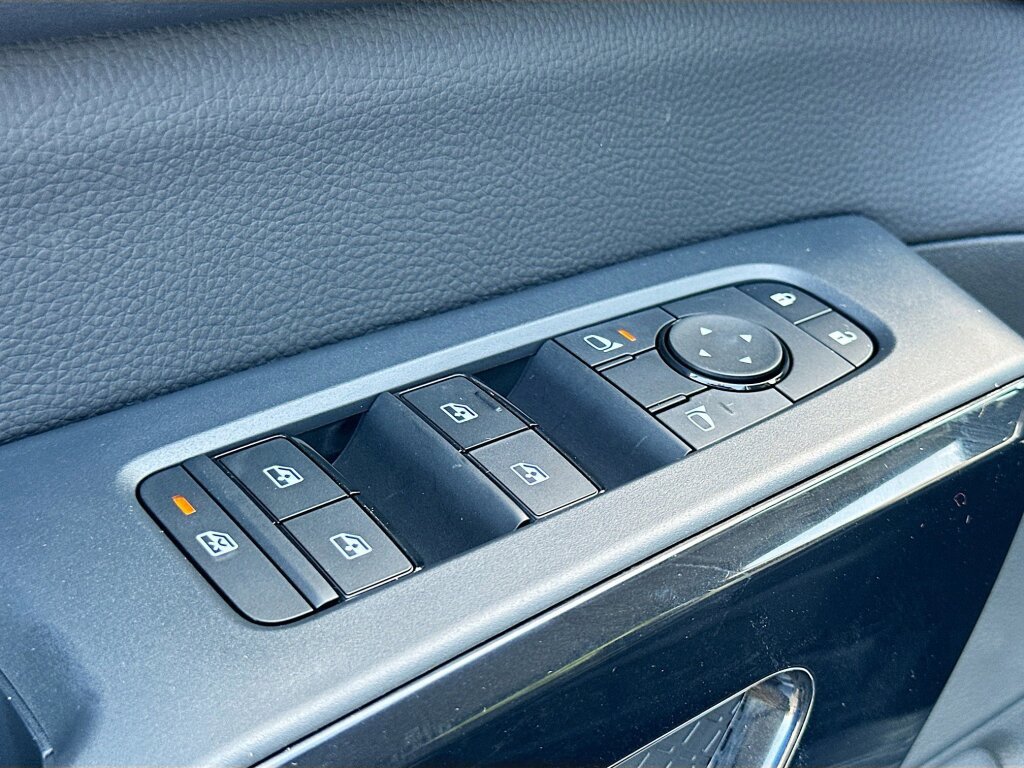 New 2025 Nissan Pathfinder SV image 8