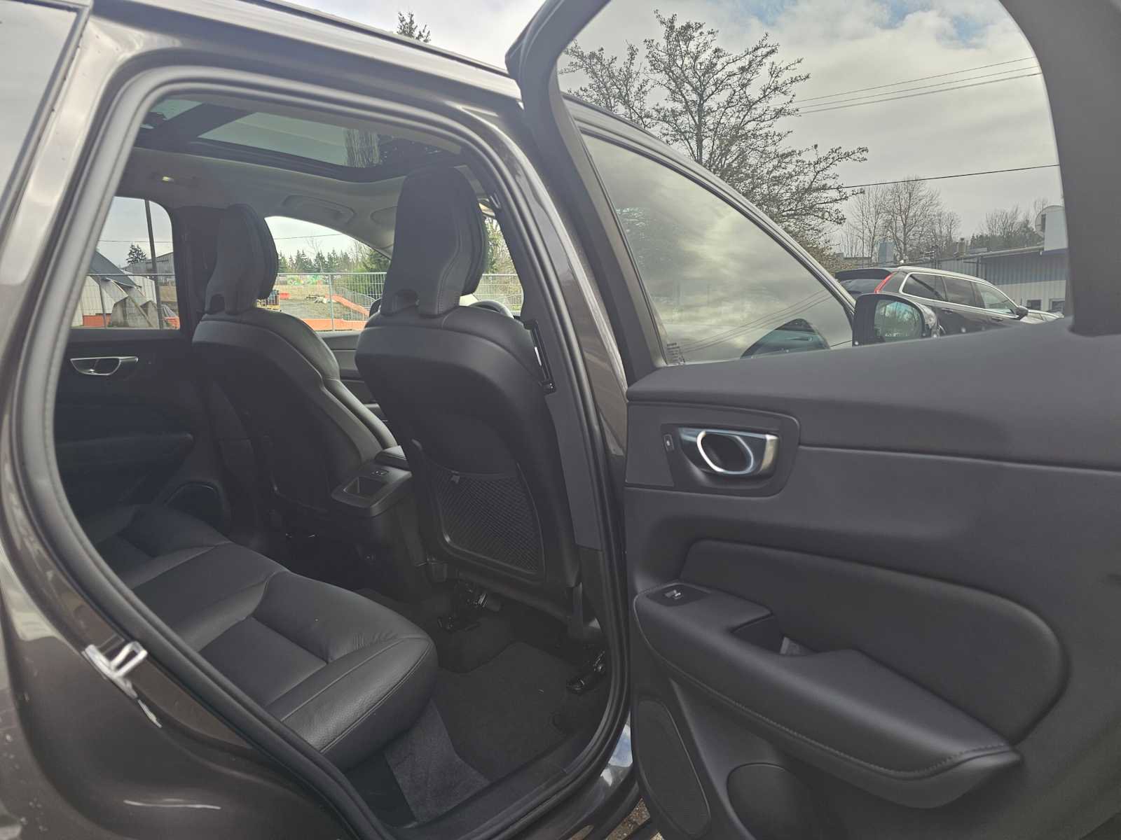 Certified 2025 Volvo XC60 B5 Plus image 14